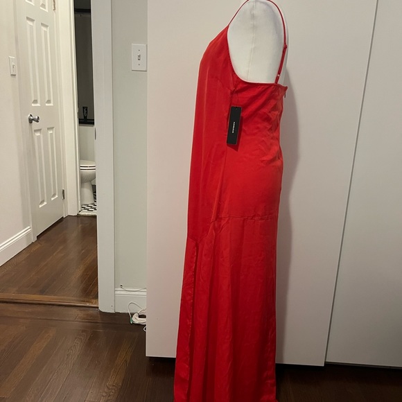 GORGEOUS MAXI RED DRESS GOWN - V CUT - STRAPS - Picture 5 of 8